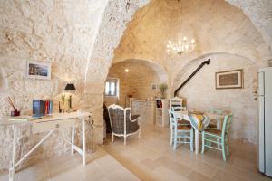 A seating area at WePuglia - Trulli Brillina