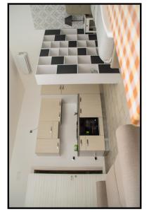 a model of a kitchen with a checkerboard floor at Bed Borgo Antico in Nocera Inferiore