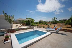 The swimming pool at or close to WePuglia - Trulli Brillina