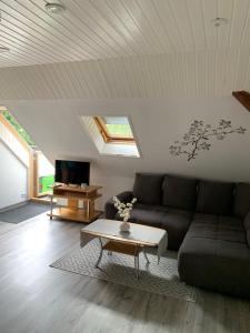 a living room with a couch and a coffee table at Ferienwohnung Zum Schloß in Halbe