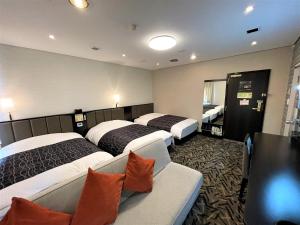 מיטה או מיטות בחדר ב-APA Hotel Hachioji Eki Nishi
