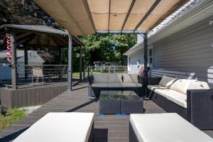 Φωτογραφία από το άλμπουμ του All Decked Out - Secluded getaway near beach access σε Holland