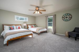 A bed or beds in a room at All Decked Out - Secluded getaway near beach access