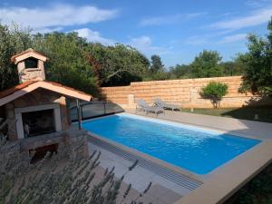 Bazén v ubytování Villa Vetta, sea, nature, pool & relax nebo v jeho okolí