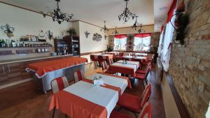 Restauracja lub miejsce do jedzenia w obiekcie IMBACHHORN Pension in den Alpen