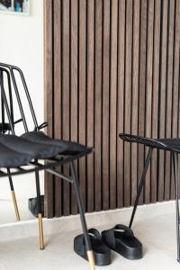 two black chairs sitting next to a wooden fence at Prázdninový dům Mikulov in Mikulov