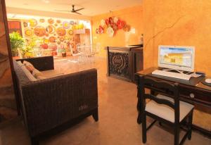 a room with a desk with a computer on it at Papagayo Hotel Boutique in Playa del Carmen