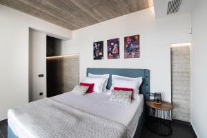 Postel nebo postele na pokoji v ubytování Ionian Grand Villas - Villa Estella