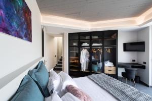 Postel nebo postele na pokoji v ubytování Ionian Grand Villas - Villa Estella