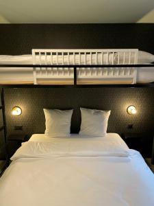 Rúm í herbergi á BLOOM Boutique Hotel & Lounge Basel