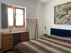 Säng eller sängar i ett rum på Alp Resort Ski In/Ski Out - 4.5 Zimmerwohnung für max. 7 Personen