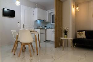 A kitchen or kitchenette at Sunset brand new luxury apt with pool & sea view