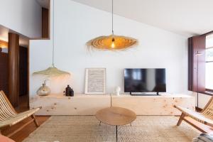 Gallery image of 4 bedroom Luxury Villa - riverside & beachside in Esposende