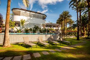 A garden outside Eden Meloneras by TAM Resorts