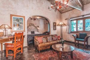 a living room with a couch and a bed at Meson Panza Verde in Antigua Guatemala