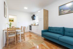 Kuchyň nebo kuchyňský kout v ubytování Apartment Maestral