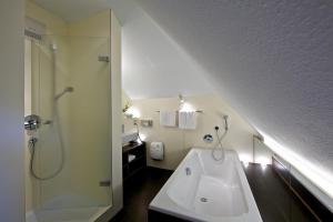 Koupelna v ubytování Kleines Hotel Kärnten + 37 fotografií
