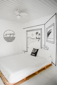 Giường trong phòng chung tại Suyog Life Siargao