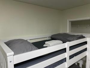 Postel nebo postele na pokoji v ubytování Single Size TOP Bunk Bed - Mixed Shared ROOM