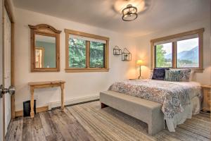 Ένα ή περισσότερα κρεβάτια σε δωμάτιο στο Moose Haven Getaway 6 Mi to Big Sky Slopes