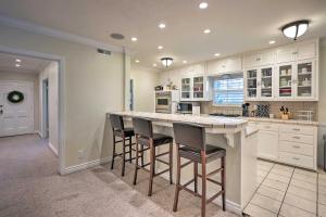 Gallery image of Bakersfield Oasis Sweet Tropical Pool Setup! in Bakersfield