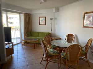 TV a/nebo společenská místnost v ubytování ALEX BEACH RESORT-317/428