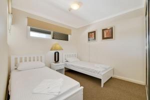 Postel nebo postele na pokoji v ubytování ALEX BEACH RESORT-317/428