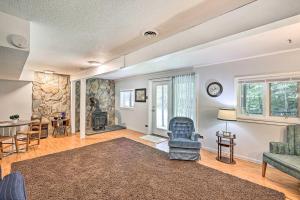 Gallery image of Walk to Trails Creekside Roan Mountain Cabin in Roan Mountain +24 photos
