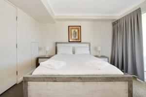 Postel nebo postele na pokoji v ubytování ALEX BEACH RESORT-317/428