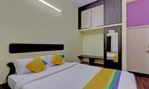 Postel nebo postele na pokoji v ubytování Guru Comfort, 100 m from Apollo Hospital