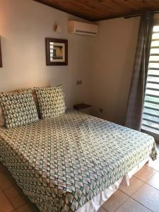 Un pat sau paturi într-o cameră la Le Passiflore