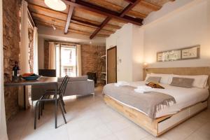 a bedroom with a bed and a desk in a room at Decô Apartments Barcelona-Born St. in Barcelona