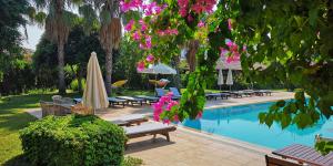 Bazén v ubytování Efe Hotel Gocek nebo v jeho okolí
