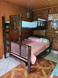 Postel nebo postele na pokoji v ubytování Tío Felix Eco Lodge