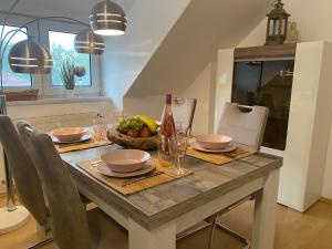a dining room table with a bowl of fruit on it at Ferienwohnung Bernsteinsucher städtische Bestlage in Ribnitz-Damgarten