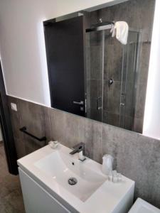 A bathroom at Hotel Beaurivage