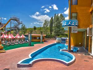 Bazén v ubytování Aquapark Hotel & Villas nebo v jeho okolí