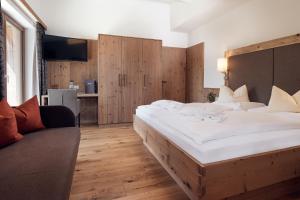 Postel nebo postele na pokoji v ubytování Hotel Gasthof Schützenhof