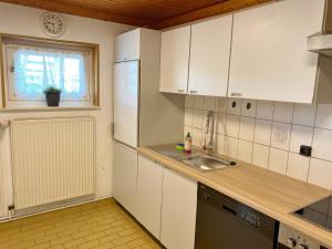 Kuchyň nebo kuchyňský kout v ubytování Ferienwohnung Stargardt in Bad Münder 6 Personen Soutterain