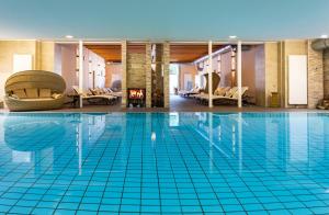 Bazén v ubytování Hotel Badehof nebo v jeho okolí