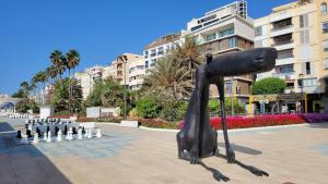 Fotografia z galérie ubytovania FREE parking, 40 meters from the beach, WI-FI, AC v destinácii Estepona