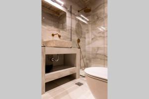 A bathroom at CasaCarma I, privater Pool, Boho-Design, Tradition