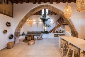 A seating area at CasaCarma I, privater Pool, Boho-Design, Tradition
