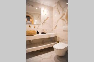 A bathroom at CasaCarma I, privater Pool, Boho-Design, Tradition