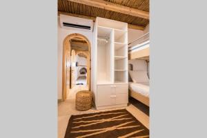 A bed or beds in a room at CasaCarma I, privater Pool, Boho-Design, Tradition