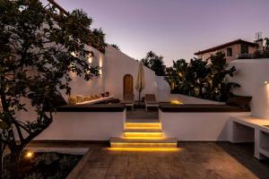 A balcony or terrace at CasaCarma I, privater Pool, Boho-Design, Tradition