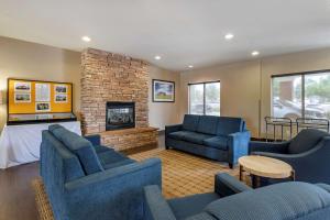 a living room filled with furniture and a tv at Comfort Suites Coralville I-80 in Coralville