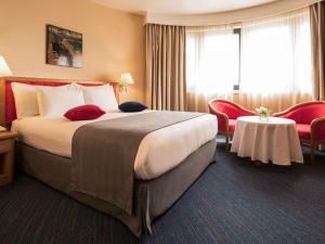 Hotel Mercure Alger Aéroport tesisinde bir odada yatak veya yataklar