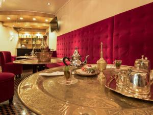 Hotel Mercure Alger Aéroport tesisinde bir oturma alanı