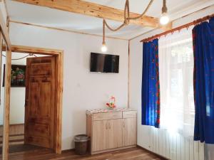a room with a door and a tv on the wall at Pod Słowackim in Szczawnica